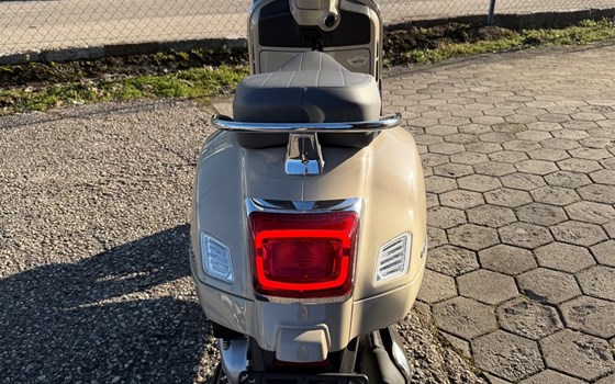 Gebrauchtmotorrad Vespa GTS 125 - Bild 3