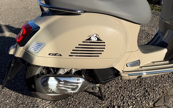 Gebrauchtmotorrad Vespa GTS 125 - Bild 4