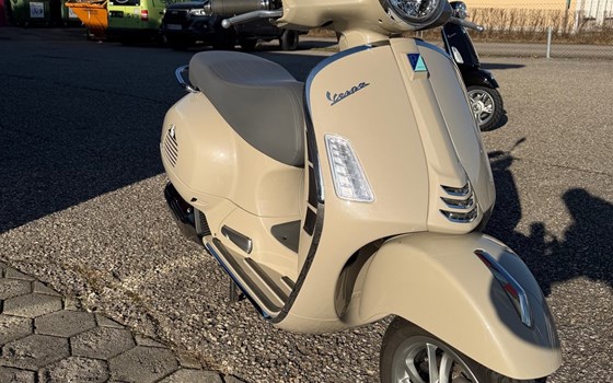 Gebrauchtmotorrad Vespa GTS 125 - Bild 1