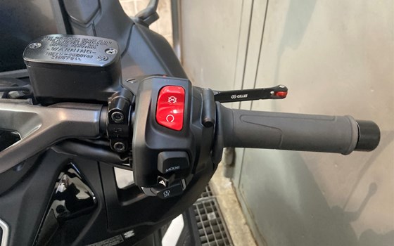 Gebrauchtmotorrad Yamaha TMAX Tech MAX - Bild 8