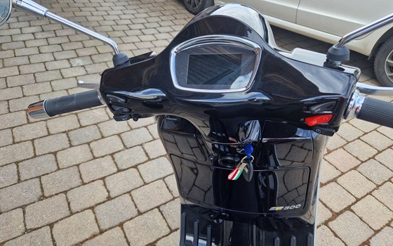 Gebrauchtmotorrad Vespa GTS 300 Super Tech - Bild 4
