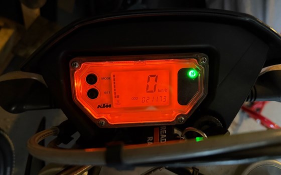 Gebrauchtmotorrad KTM 640 LC4 Supermoto - Bild 2