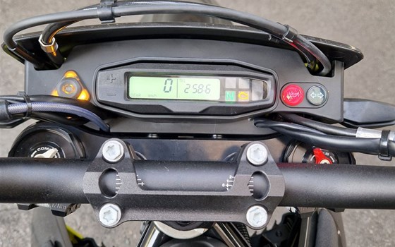 Gebrauchtmotorrad Husqvarna 701 Supermoto - Bild 6