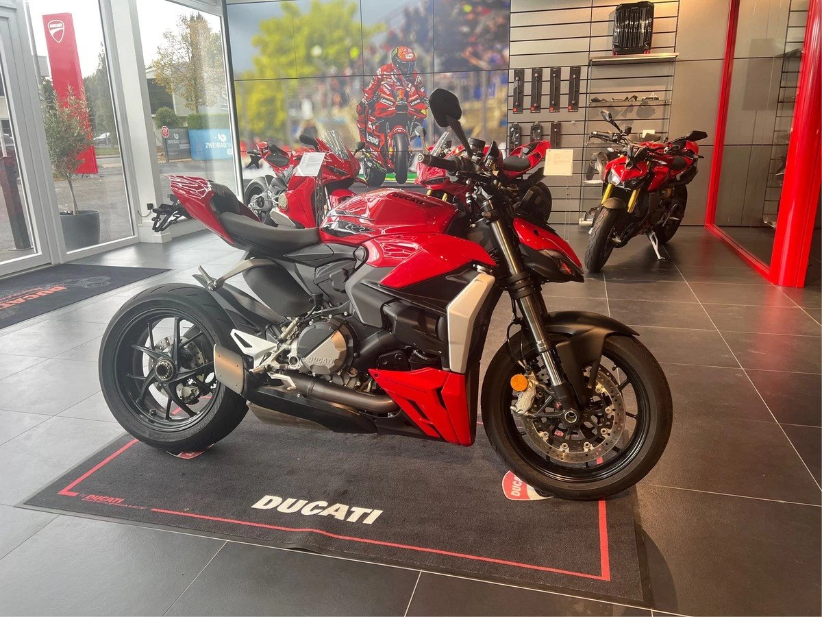 Ducati Streetfighter V2 