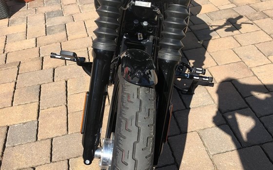 Gebrauchtmotorrad Harley-Davidson Softail Street Bob FXBB - Bild 5