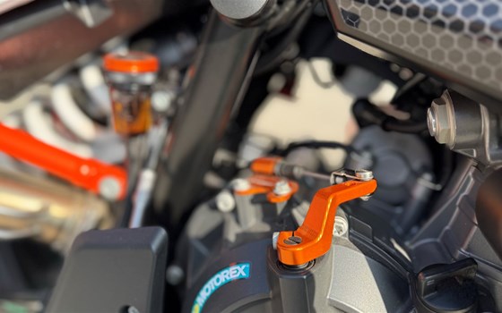 Gebrauchtmotorrad KTM 890 SMT - Bild 6