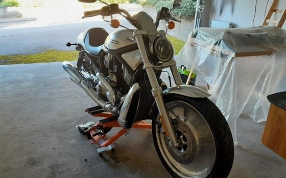 Motorrad Occasion Harley-Davidson V-Rod VRSCB - Bild 2