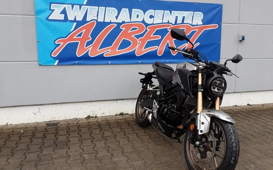 Gebrauchtmotorrad Honda CB125R - Bild 5