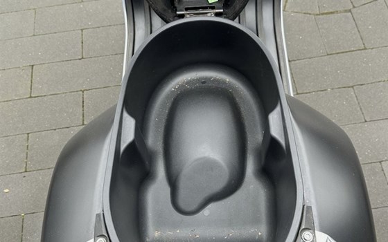 Gebrauchtmotorrad Vespa GTS 300 - Bild 1