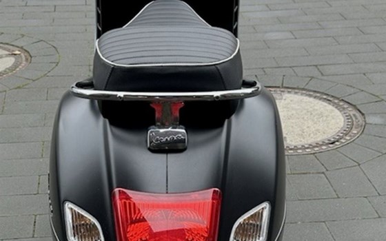 Gebrauchtmotorrad Vespa GTS 300 - Bild 2
