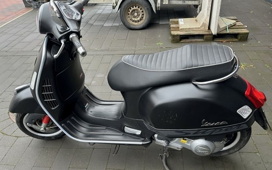 Gebrauchtmotorrad Vespa GTS 300 - Bild 3