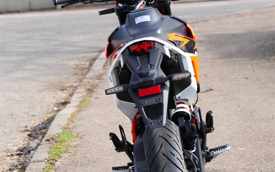 Gebrauchtmotorrad KTM 125 SMC R - Bild 4