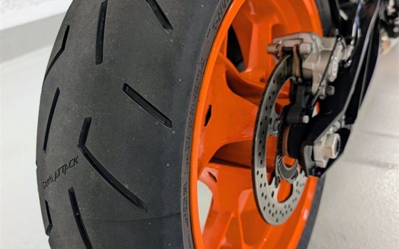 Gebrauchtmotorrad KTM 890 Duke R - Bild 3