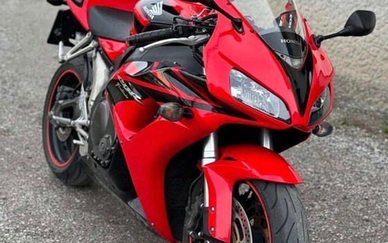 Gebrauchtmotorrad Honda CBR1000RR Fireblade - Bild 1