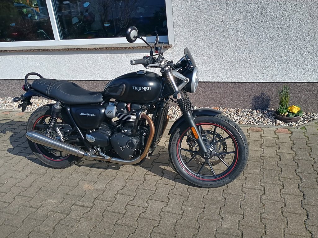 Triumph Street Twin