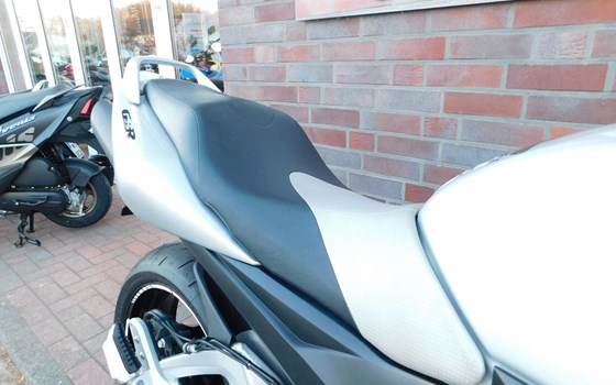 Gebrauchtmotorrad Suzuki GSR 600 - Bild 17