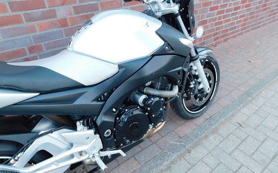 Gebrauchtmotorrad Suzuki GSR 600 - Bild 19