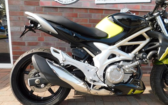 Gebrauchtmotorrad Suzuki SFV 650 Gladius - Bild 13