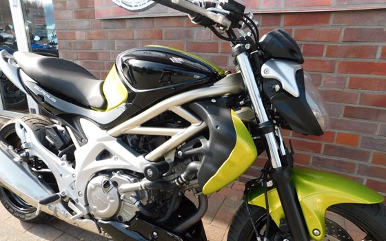 Gebrauchtmotorrad Suzuki SFV 650 Gladius - Bild 15