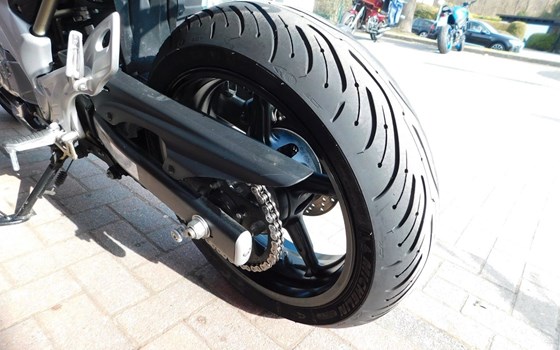 Gebrauchtmotorrad Suzuki SFV 650 Gladius - Bild 8