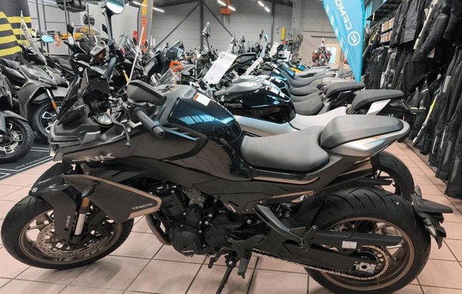 CFMOTO 800NK Sport