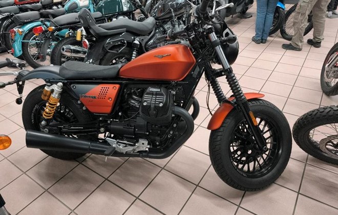 Moto Guzzi V9 Bobber Sport