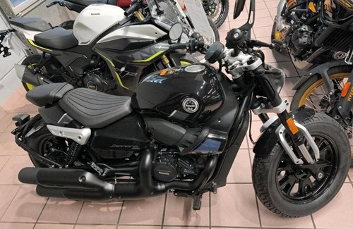 Neumotorrad Benelli Leoncino Bobber 400