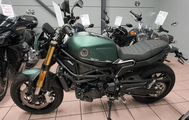Benelli Leoncino 800
