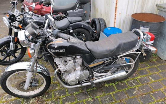 Gebrauchtmotorrad Suzuki GR 650 Tempter - Bild 8