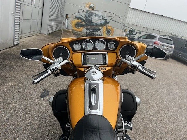 Harley-Davidson CVO Ultra Limited FLHTKSE (Gold Rush & Carbon Dust Metallic) - Bild 12