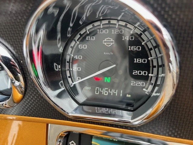 Harley-Davidson CVO Ultra Limited FLHTKSE (Gold Rush & Carbon Dust Metallic) - Bild 15