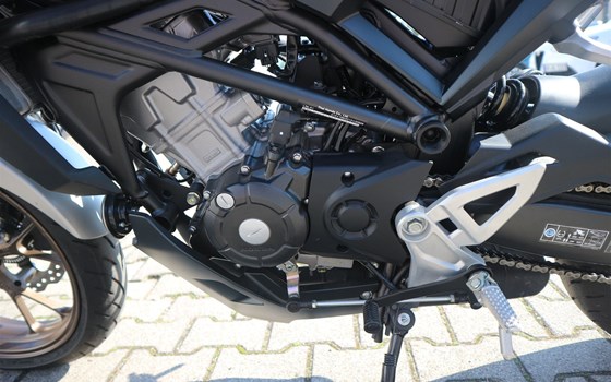 Gebrauchtmotorrad Honda CB125R - Bild 11