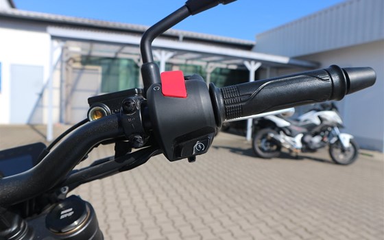 Gebrauchtmotorrad Honda CB125R - Bild 16