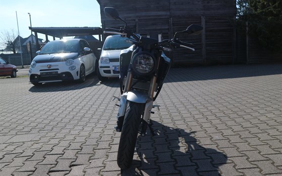 Gebrauchtmotorrad Honda CB125R - Bild 3