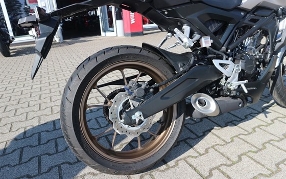 Gebrauchtmotorrad Honda CB125R - Bild 6