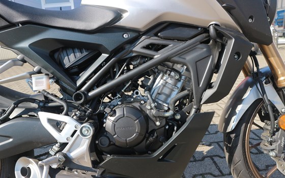 Gebrauchtmotorrad Honda CB125R - Bild 7