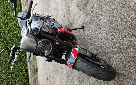 Gebrauchtmotorrad Triumph Trident 660 - Bild 3