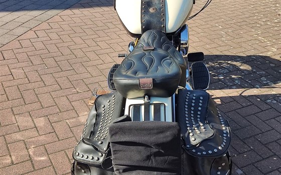 Gebrauchtmotorrad Harley-Davidson Softail Heritage Classic FLSTC - Bild 2