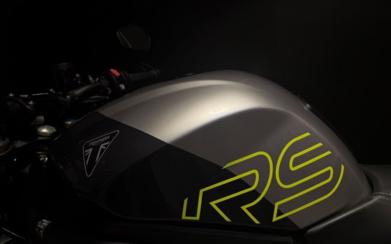 Gebrauchtmotorrad Triumph Speed Triple 1200 RS - Bild 2