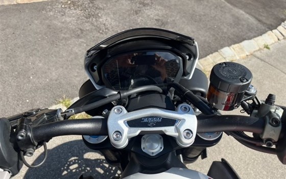 Gebrauchtmotorrad Triumph Speed Triple RS - Bild 2