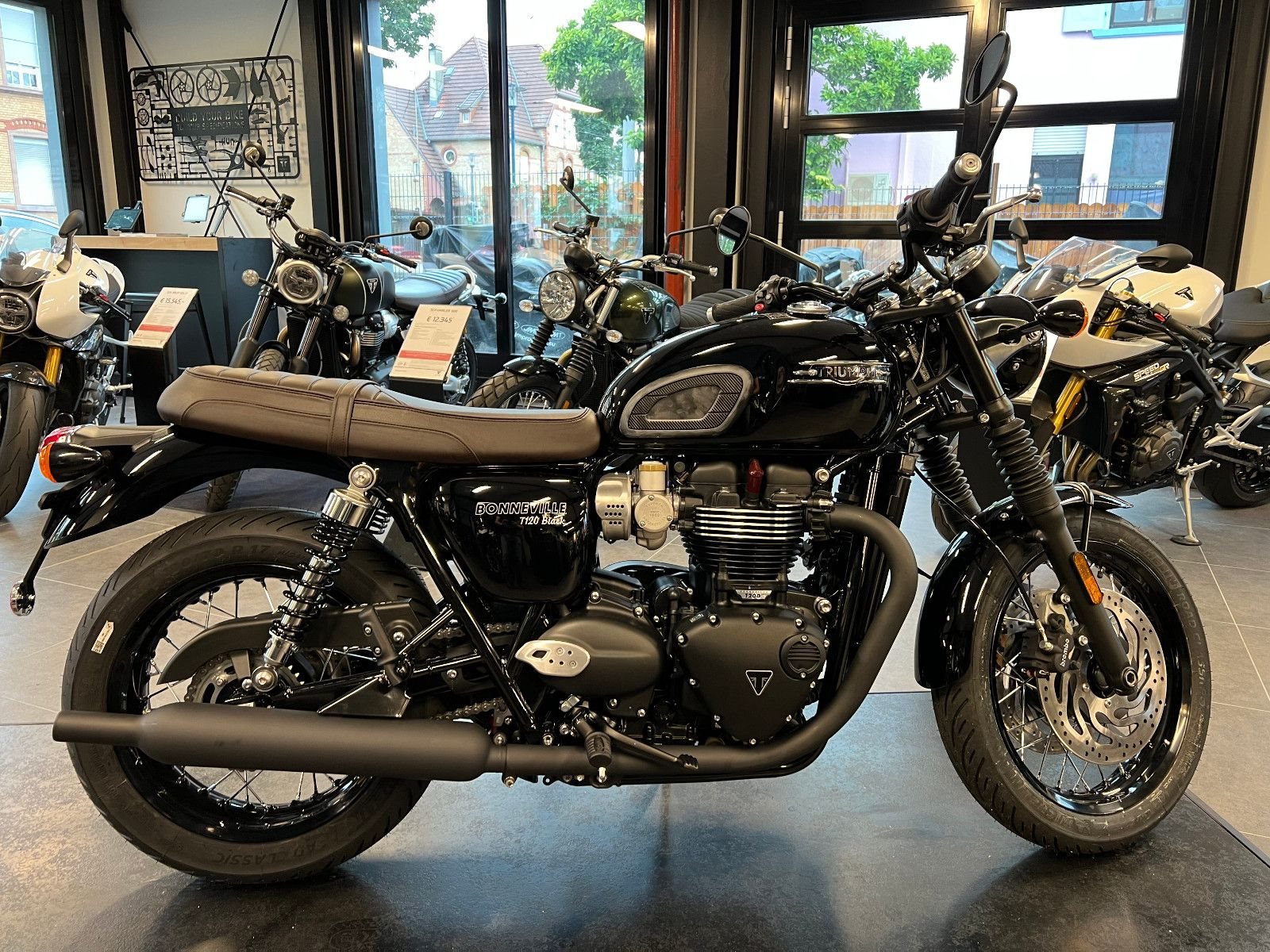 Triumph Bonneville T120 Black