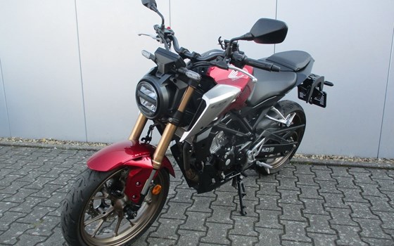 Gebrauchtmotorrad Honda CB125R - Bild 2