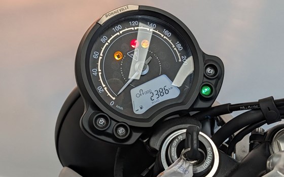 Gebrauchtmotorrad Triumph Speed Twin 900 - Bild 6