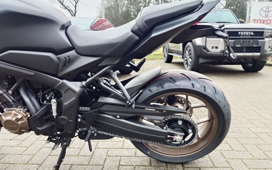 Gebrauchtmotorrad Honda CB650R E-Clutch - Bild 8