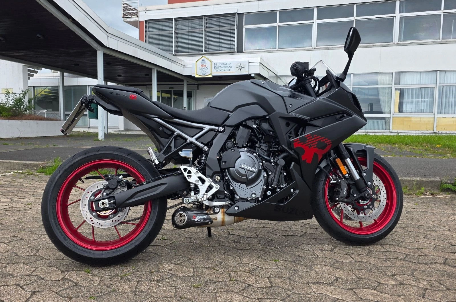 Suzuki GSX-8R