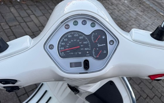 Gebrauchtmotorrad Vespa GTS 125 i.e. - Bild 4