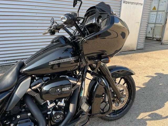 Harley-Davidson Touring Road Glide Special FLTRXS (Vivid Black) - Bild 3
