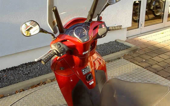 Gebrauchtmotorrad Honda SH300i - Bild 11