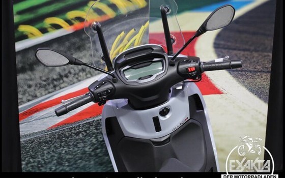 Gebrauchtmotorrad Piaggio Beverly 400 S - Bild 11