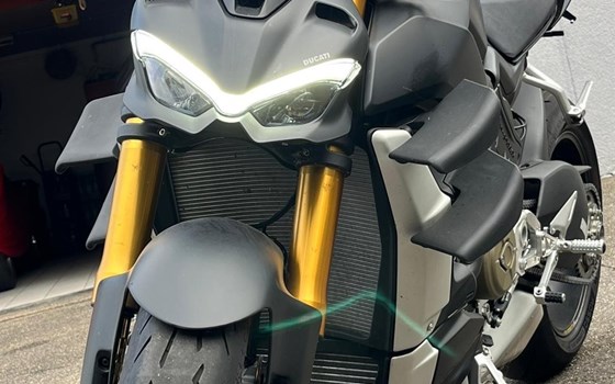 Gebrauchtmotorrad Ducati Streetfighter V4 S - Bild 1